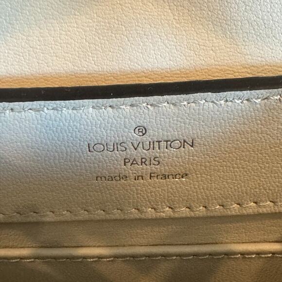 EXTREMELY RARE NEW Louis Vuitton Gold Python Capucines Mini Bag Paris Exclusive - Picture 4 of 15